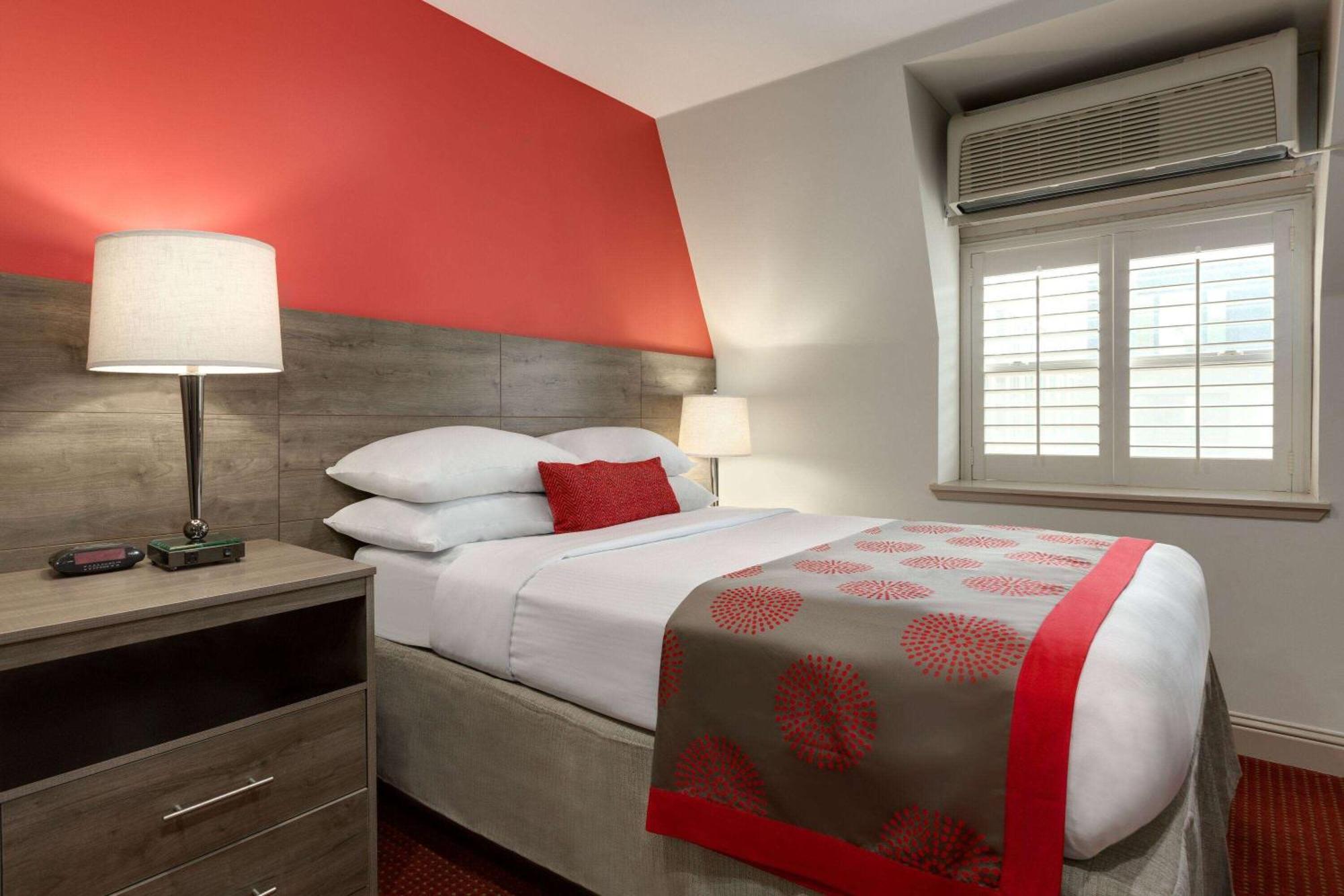 Ramada By Wyndham Oakland Downtown City Center Exterior foto